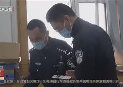 包含莱比锡重伤倒地，波尔图全队围拢祈祷，场面感人的词条